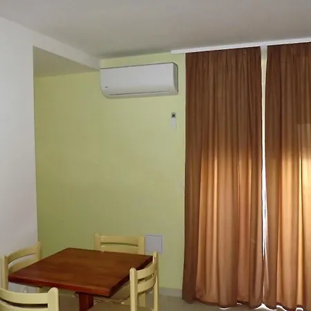 Apartamento 4 *