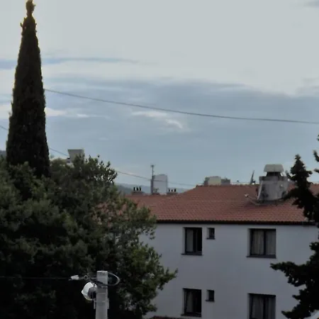 4 Διαμέρισμα *